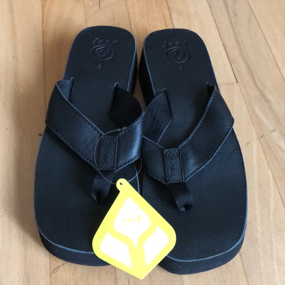 NWT Reef Butter sandal in black size 9
